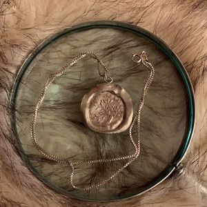 Pyrrha Necklace 925 Silver (Faithful) is the name of the pendant